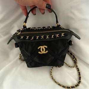 Nylon grosgrain Quilted Clutch with Chain